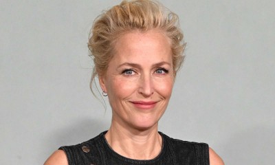 Gillian Anderson błyszczy na czerwonym dywanie w jeansowej sukience maxi