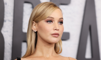 Mistrzyni dopamine dressingu Jennifer Lawrence emanuje wiosenną energią w kobaltowym swetrze