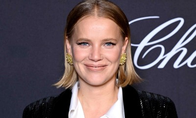 Joanna Kulig nosi modne podwinięte jeansy z ukochanymi butami milenialsów