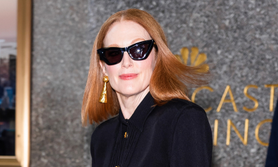 Czarna spódnica z rozcięciem w stylu Julianne Moore pasuje na każdą okazję