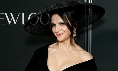 Juliette Binoche w czarnej sukience pokazuje, że jest stworzona do roli Coco Chanel