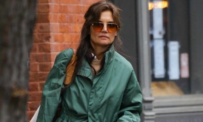 Wzorem Katie Holmes zabudowane sandały rybaka nosimy z czarnymi skarpetkami