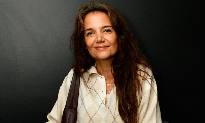 Katie Holmes w czarnych balerinkach łączy francuski szyk z amerykańskim old money