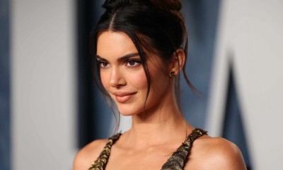 Kendall Jenner nie rozstaje się z ulubionymi trampkami i klamrą do włosów