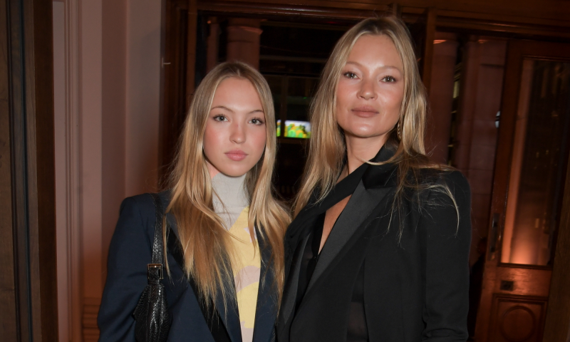 Lila Moss w ulubionych skinny jeans swojej mamy Kate Moss, w wieczorowym wydaniu