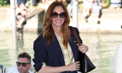 W 2025 do biura wracamy w stylu Julii Roberts – w granatowej marynarce i ciemnych jeansach