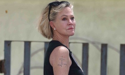 Mistrzowski zestaw Melanie Griffith: Jeansowe spodnie z podwiniętą nogawką i Birkenstocki