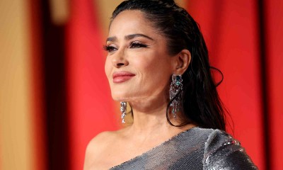 Salma Hayek w bikini otwiera sezon wakacyjny