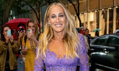 Wierna maksymalizmowi Sarah Jessica Parker łączy koronki, cekiny i neony w jednym looku