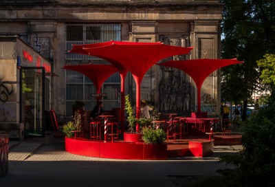 Ogródek baru Va Bene Cicchetti oddaje atmosferę Wenecji w centrum Warszawy