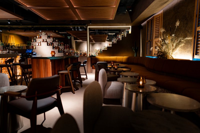Nowe restauracje i kawiarnie w Warszawie, które warto odwiedzić nie tylko latem 