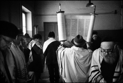 Odrodzenie polskiej społeczności żydowskiej na fotografiach Chucka Fishmana