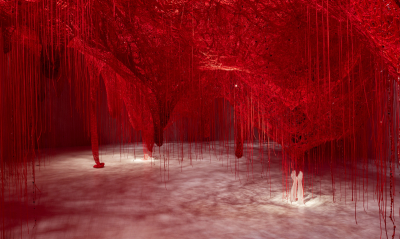 Instalacja Chiharu Shioty o przemijaniu wzbogaciła kolekcję Swarovski Kristallwelten
