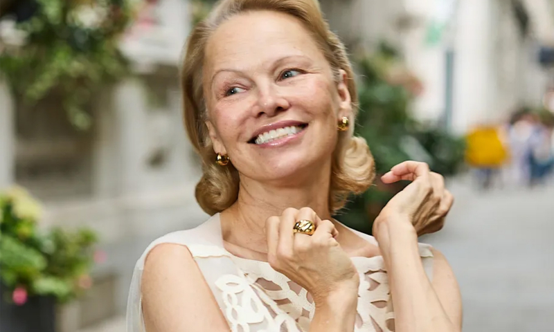 Płatki owsiane z earl greyem to ulubione śniadanie Pameli Anderson. Jak je zrobić?