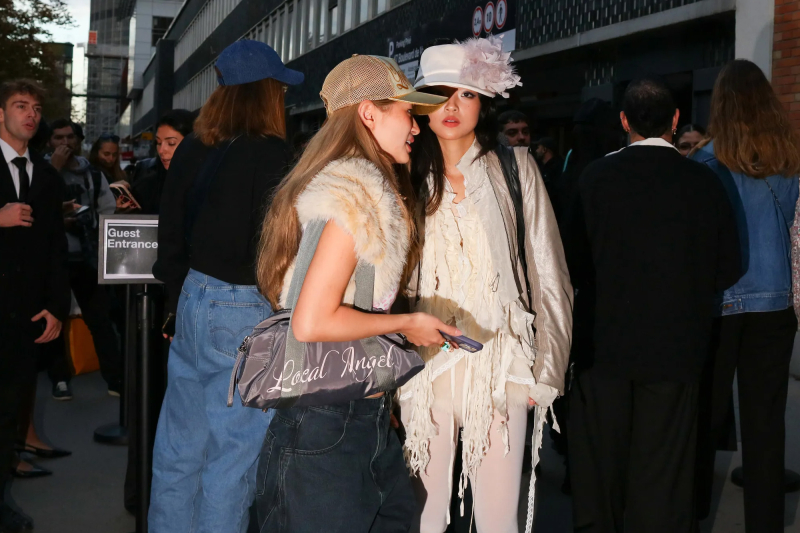 Zdjęcia Phil Oha pokazują najlepiej ubranych gości podczas Paris Fashion Week 2025