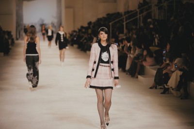 Chanel Cruise 2021-2022 w Dubaju: ponadsezonowa tradycja