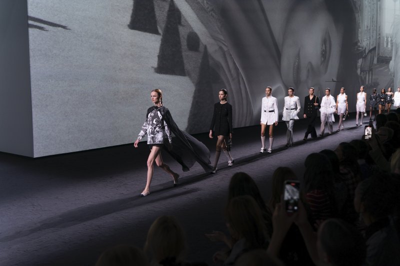 Chanel wiosna-lato 2023: Emily w Paryżu