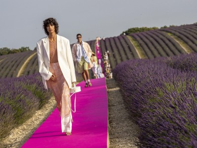 Polecenia redakcyjne: „Małe życie”, „Cyfrodziewczyny” i Jacquemus