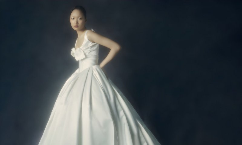 Sukienka z obniżoną talią w stylu Lady Di w modzie na wiosnę 2024