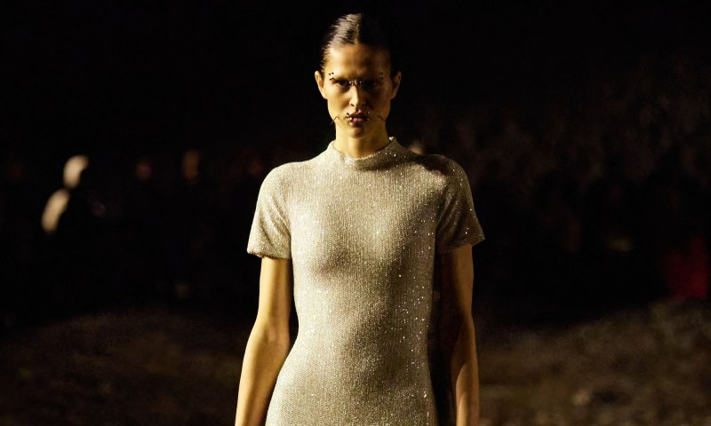 Balenciaga wiosna-lato 2023: Wojna o pokój 