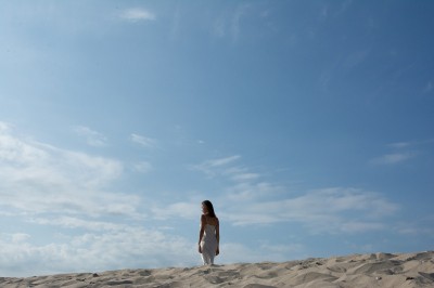 Premierowo na Vogue.pl: Kampania kolekcji MOYE Sand