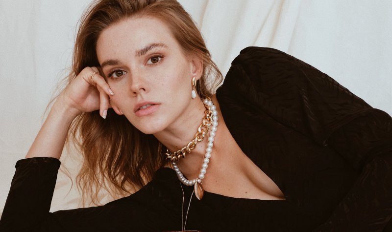 Premierowo na Vogue.pl: Kampania „Raggio di sole” marki Holi Store