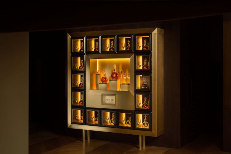 Louis XIII Cabinets w Warszawie