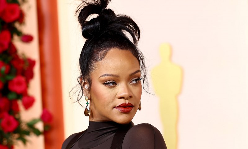 Rihanna celebruje macierzyństwo, prezentując swoją ciążową sesję zdjęciową