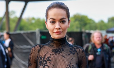 Rita Ora dołącza do ruchu #freethenipple w naked dress, która więcej odkrywa, niż zakrywa