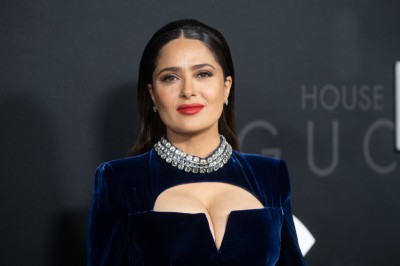 Salma Hayek w kostiumie kąpielowym Saint Laurent