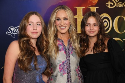 Sarah Jessica Parker z córkami na czerwonym dywanie