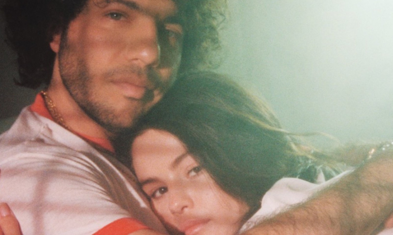 Selena Gomez i Benny Blanco nową płytą opowiadają historię swojej miłości