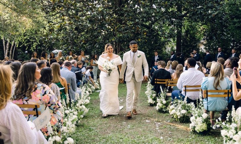 Przysięga złożona pod domową magnolią: Ślub Abby Reid i Nate’a Reeda