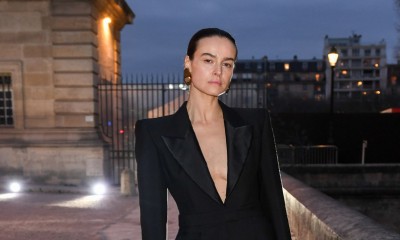 Kasia Smutniak z córką na pokazie domu mody Alexander McQueen