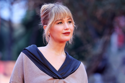 Sportowe buty Salomon i jeansy? Temu duetowi nie oparła się nawet Jennifer Lawrence