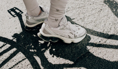 Sneakersy z perłami Asics to „daddy shoes” w wersji glamour na jesień 2025