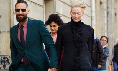 Historia związku Tildy Swinton i jej dwóch partnerów, Johna Byrne’a i Sandra Koppa