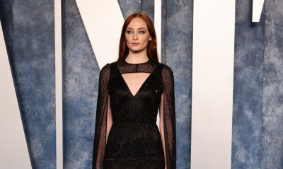 Sophie Turner zamiast revenge dress nosi błyszczącą „bluzkę zemsty”