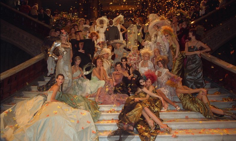 Front Row: Dior, Galliano i bal z tysiąca i jednej nocy