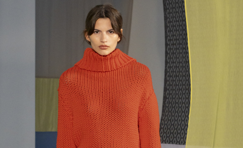 Proenza Schouler na wiosnę-lato 2026 lansuje nie tylko asymetryczne spódnice midi