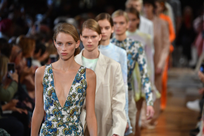 Stella McCartney: kobiecość niejedno ma imię 
