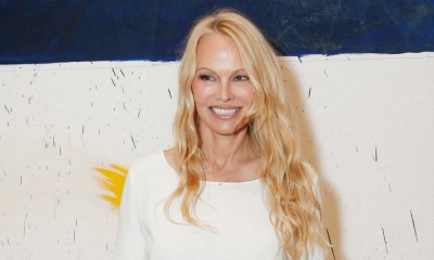 Pamela Anderson nigdy nie wyglądała tak dobrze. Styl quiet luxury jej służy