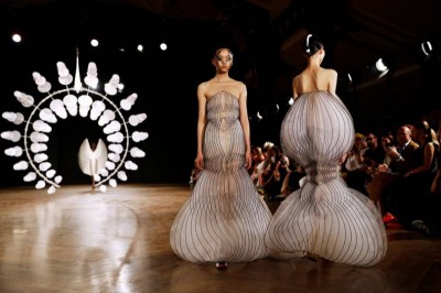 #SuzyCouture: Iris van Herpen – lekkość jest wszystkim