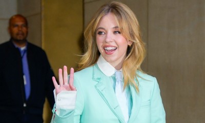 Sydney Sweeney z wdziękiem łączy białe skarpetki z butami na obcasie