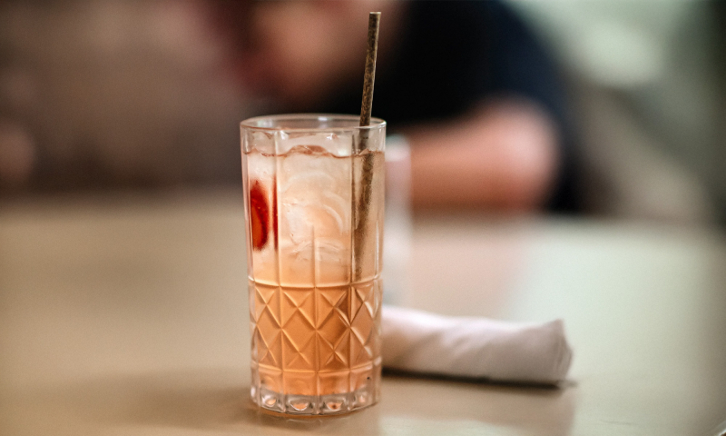 Dietetycy polecają „clear protein”. Koktajl białkowy sprawdzi się w upały