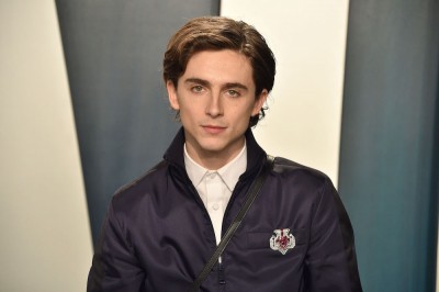 Timothée Chalamet i Haider Ackermann pomagają Afgankom