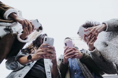 Fonoholizm: Uciekanie w telefon było proste, bo zawsze był pod ręką