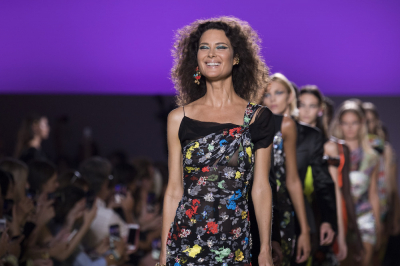 Versace: supermodelki wszystkich pokoleń łączcie się! 