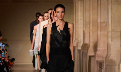 Victoria Beckham w wiosennej kolekcji powraca do młodzieńczej zabawy modą