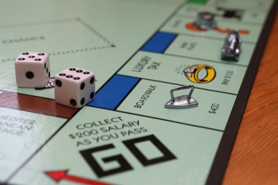 W nowym Monopoly kobiety zarabiają więcej niż mężczyźni